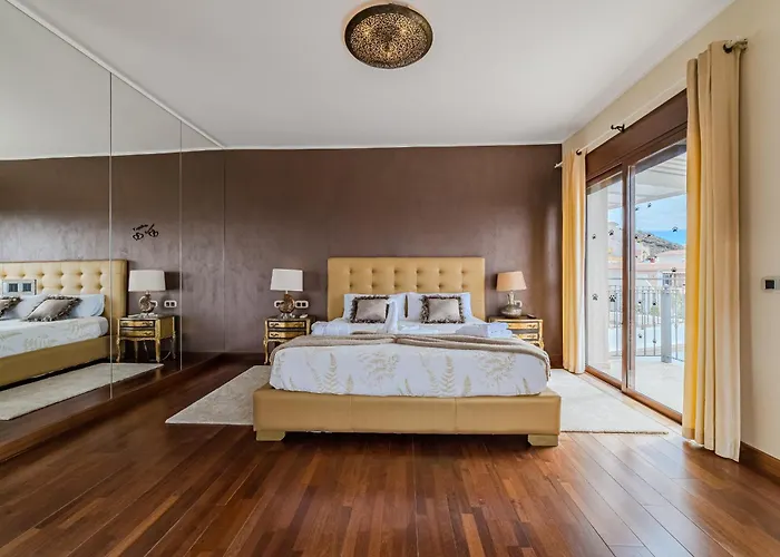 Luxuryvilla Heatedpool Costaadeje Panoramicseaview فيلة